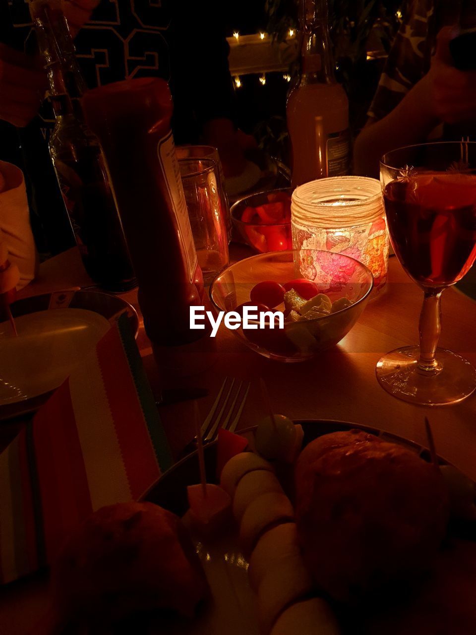 CLOSE-UP OF WINE GLASSES ON TABLE