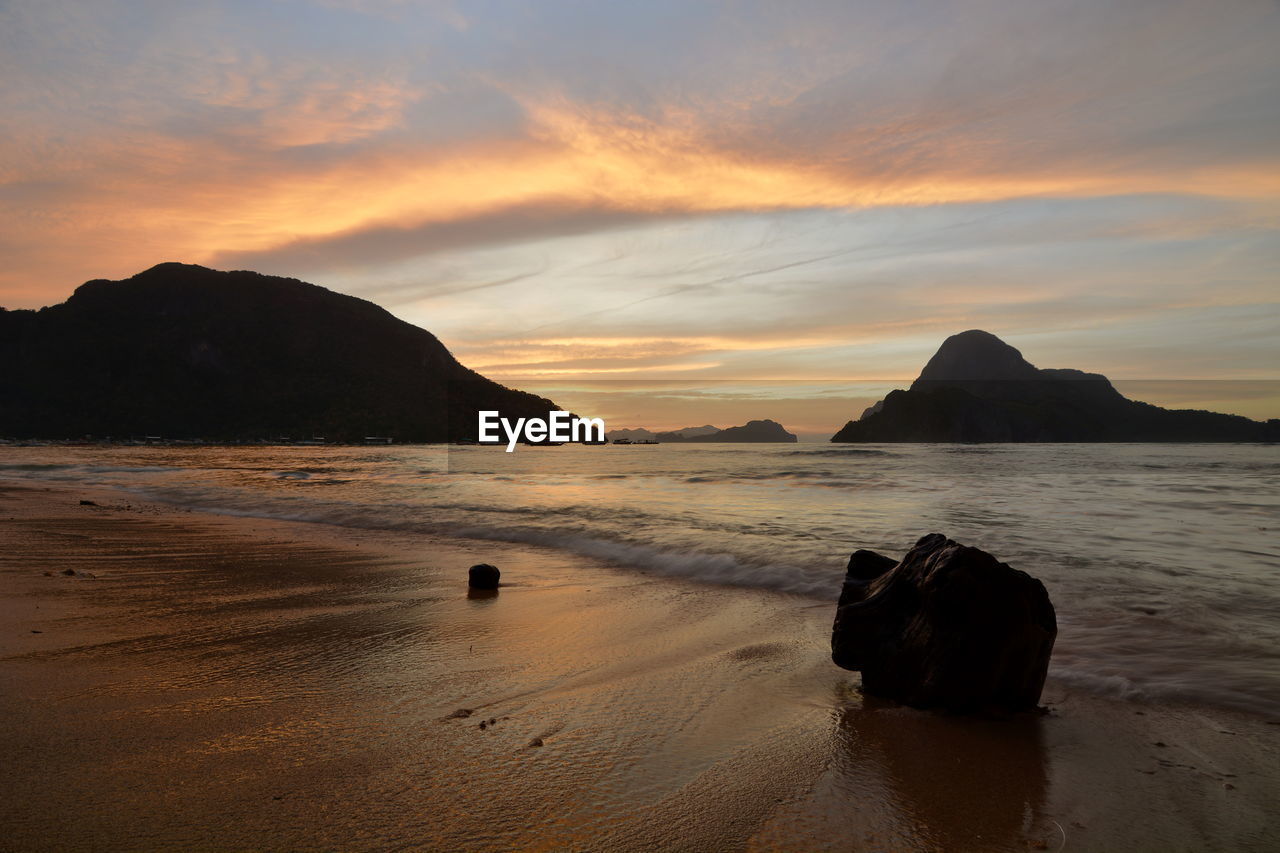 Beach sunset in el nido. palawan. philippines