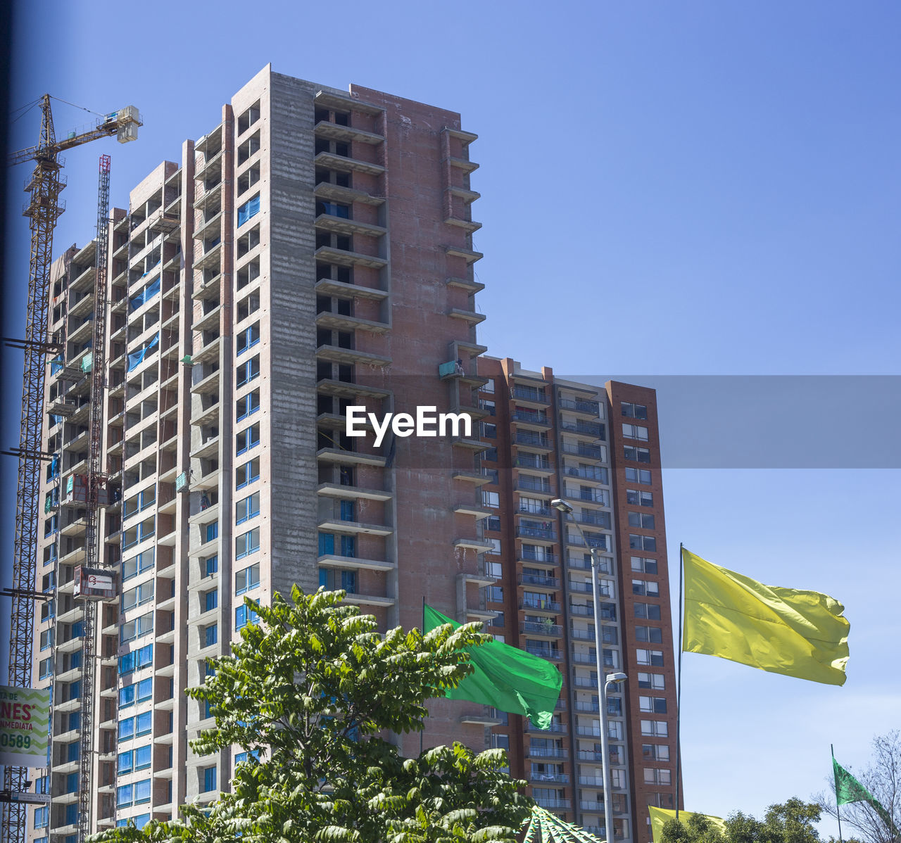 LOW ANGLE VIEW OF BUILDINGS AGAINST CLEAR SKY