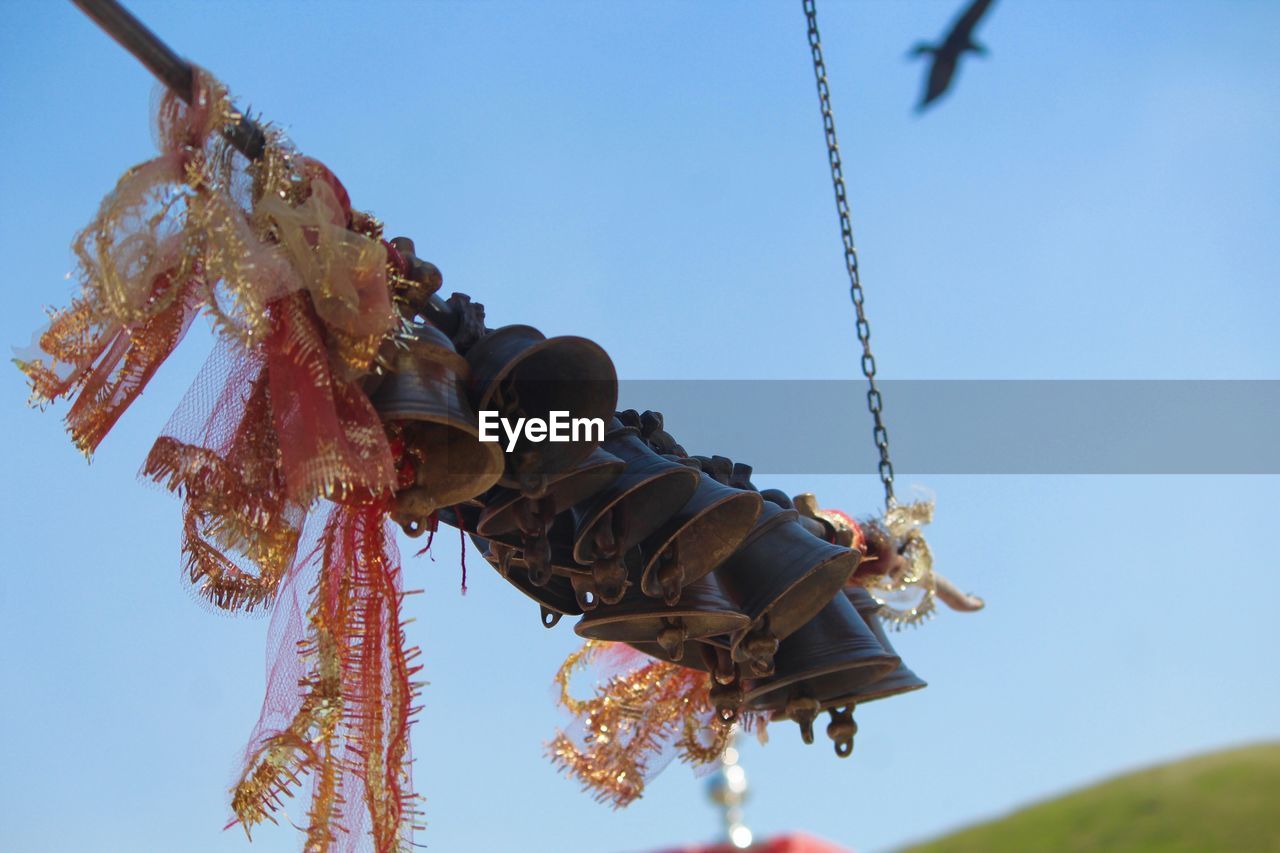 LOW ANGLE VIEW OF CHAIN SWING RIDE AGAINST SKY