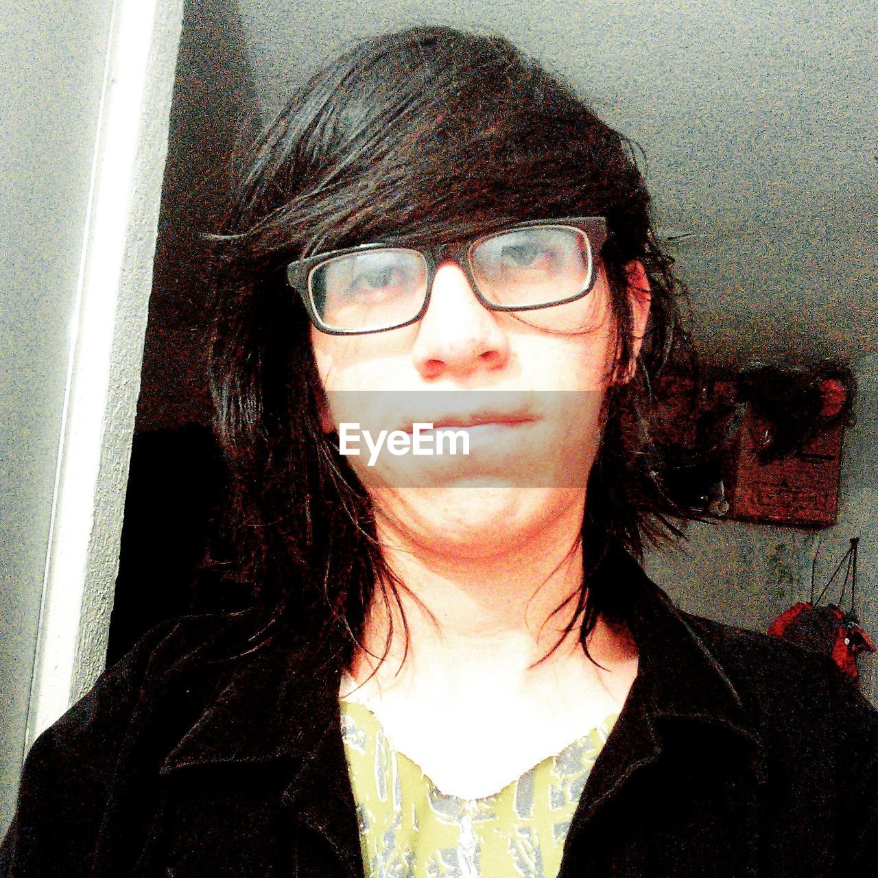 CLOSE-UP PORTRAIT OF YOUNG WOMAN WITH EYEGLASSES