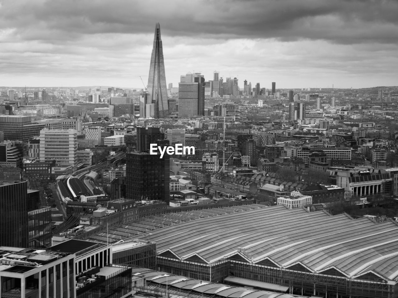 AERIAL VIEW OF MODERN BUILDINGS IN CITY