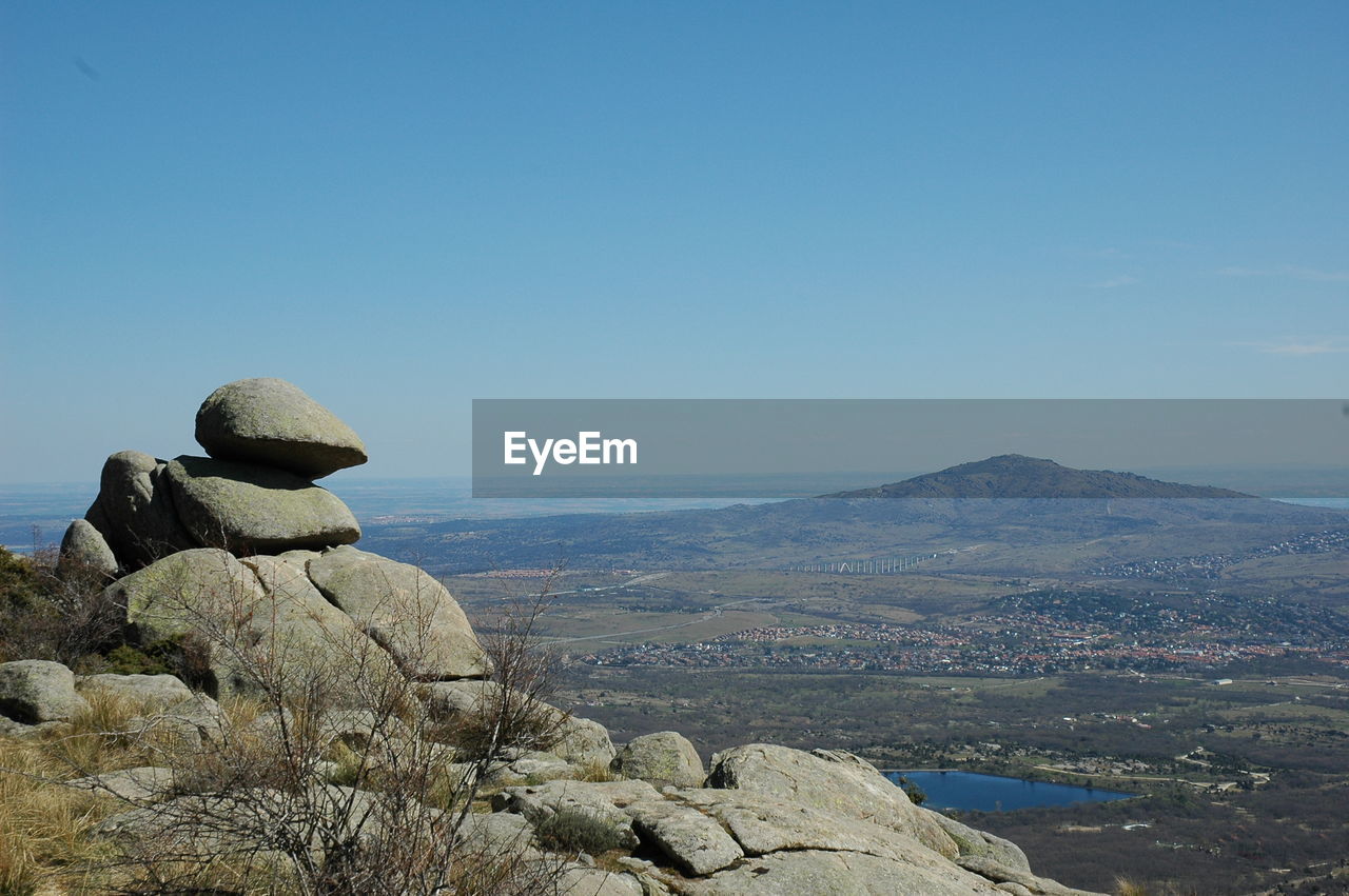 SCENIC VIEW OF ROCKS AGAINST CLEAR BLUE SKY
