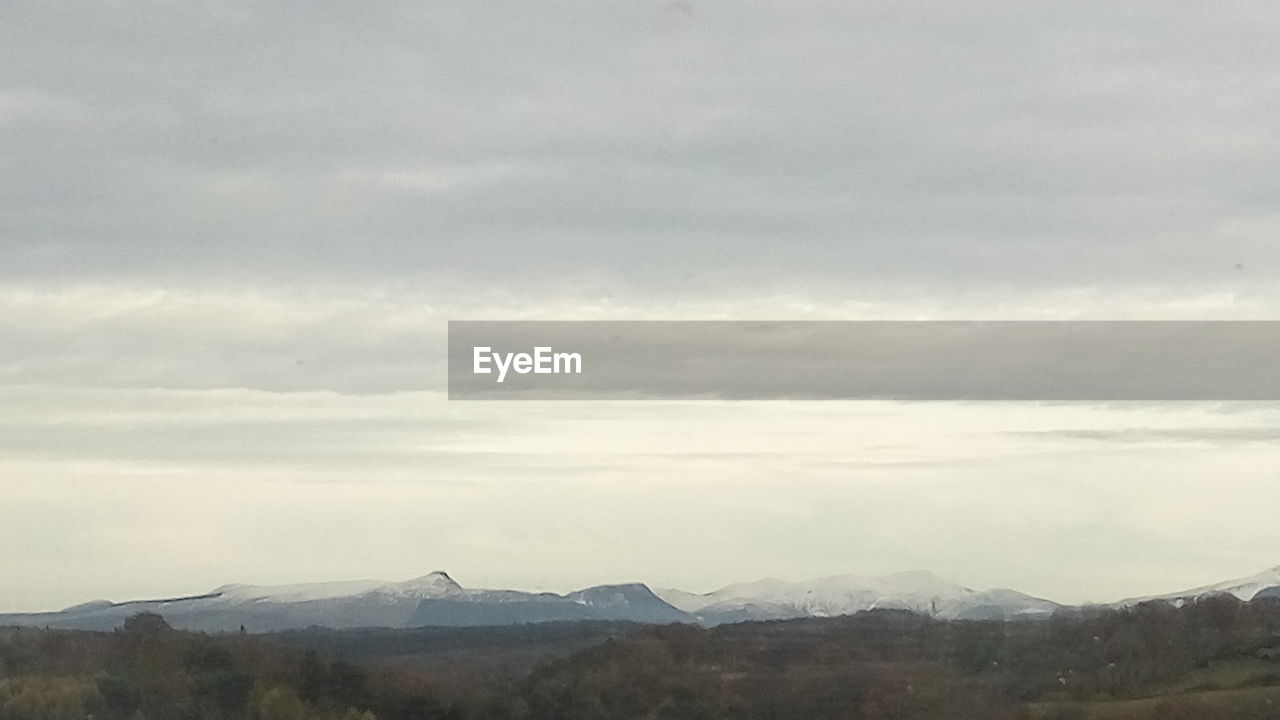 SCENIC VIEW OF LANDSCAPE AND MOUNTAINS AGAINST SKY