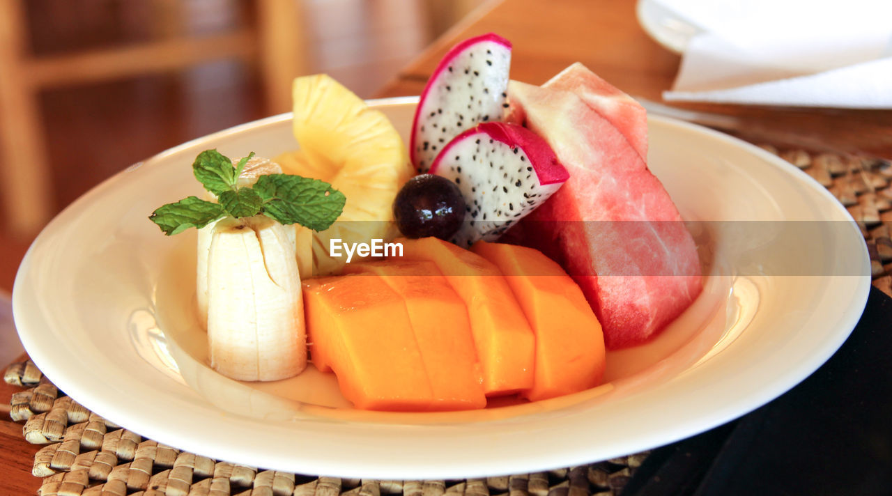 CLOSE-UP OF FRUITS IN PLATE WITH CHOCOLATE