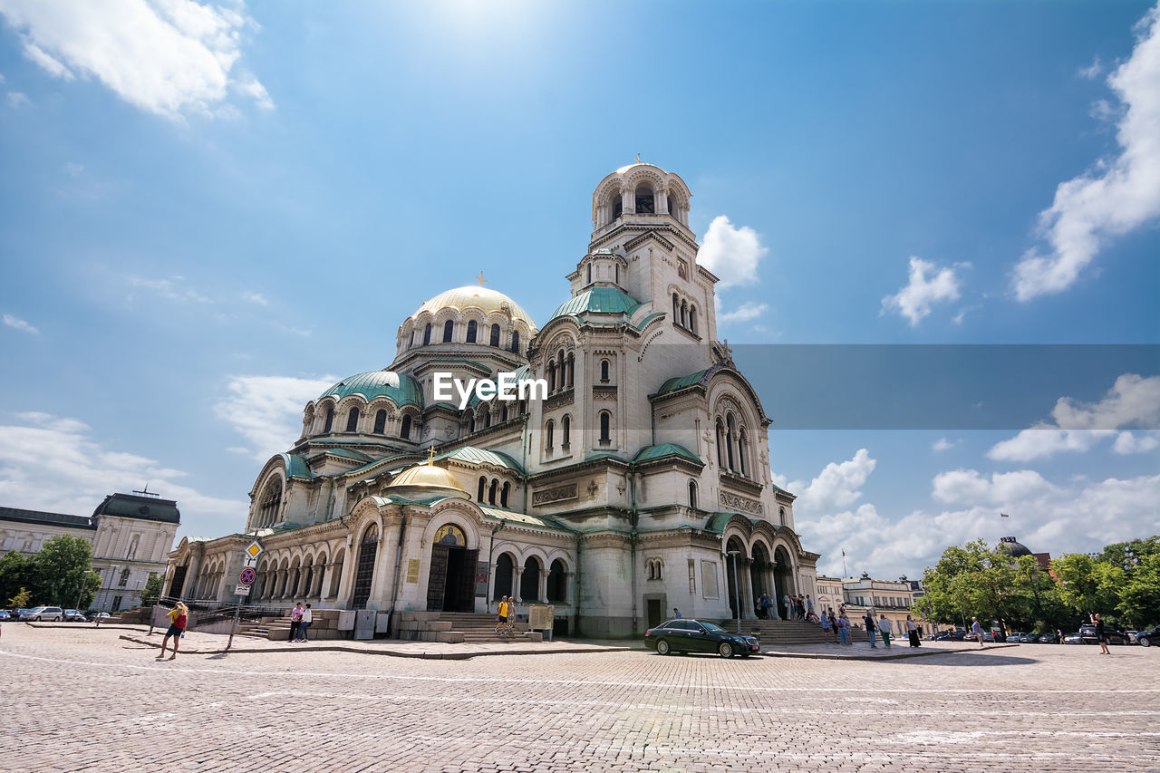 VIEW OF HISTORIC BUILDING AGAINST CLOUDY SKY