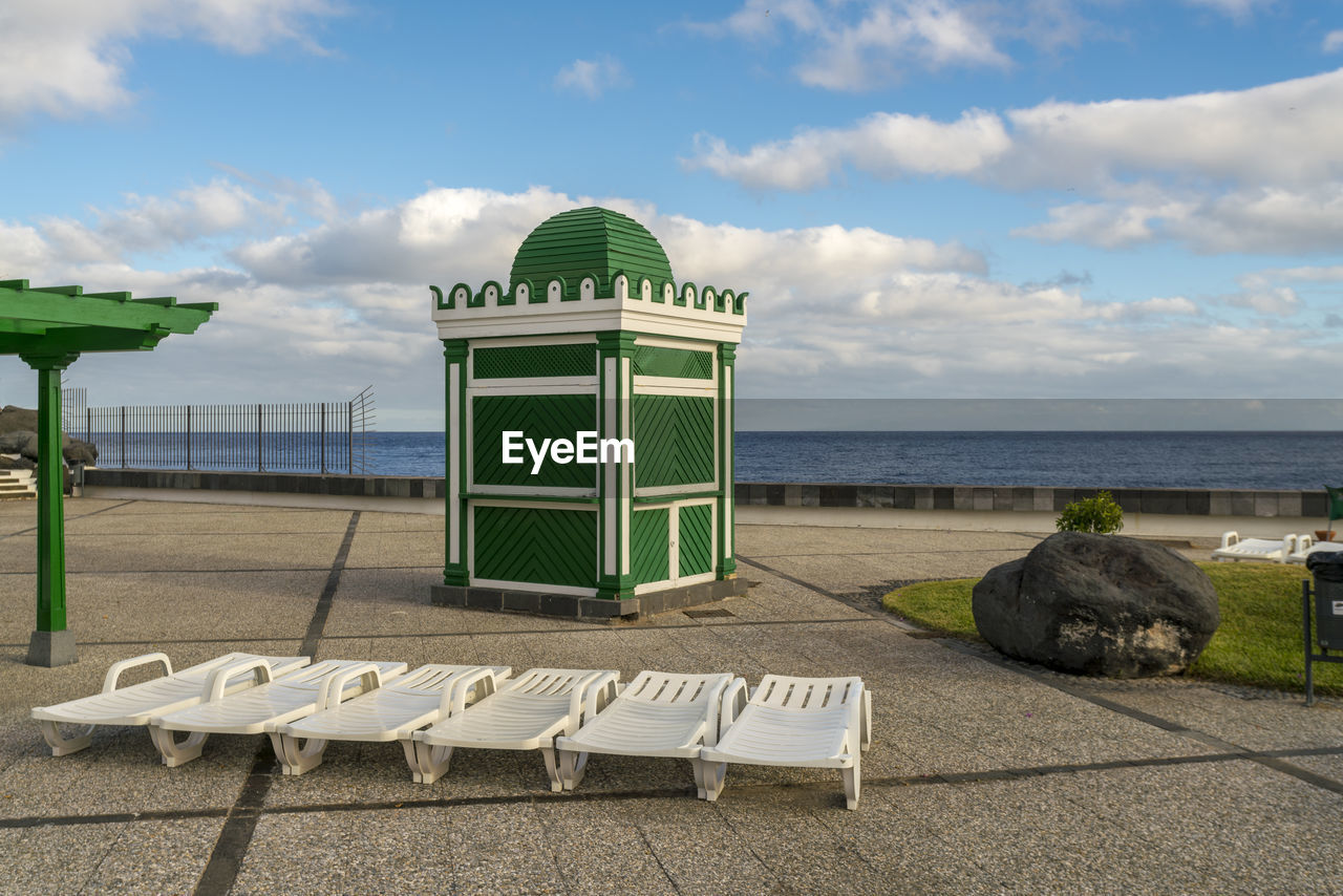 Lying benches at park maritim parque marítimo césar manrique