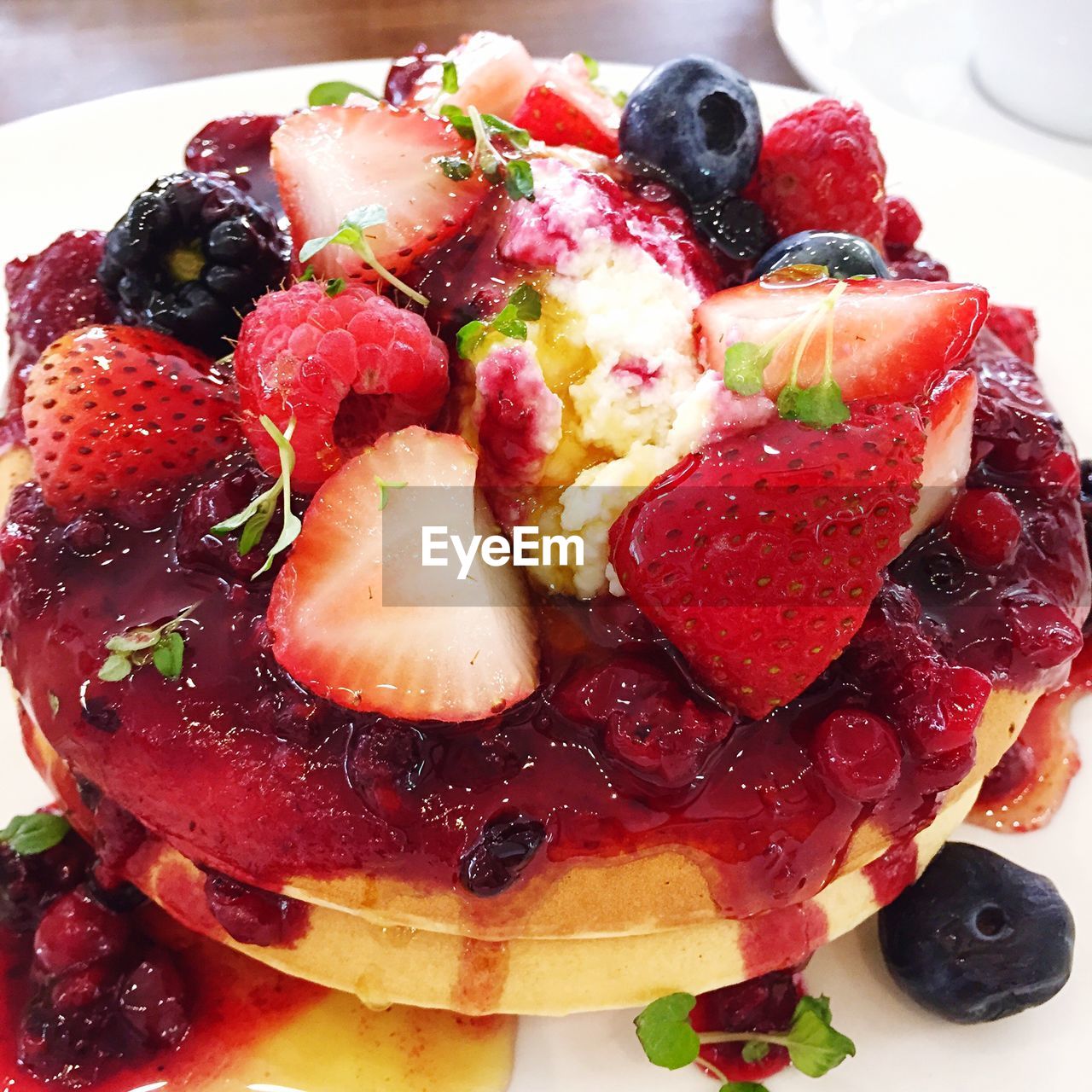 Close-up of pancake with fruits in plate