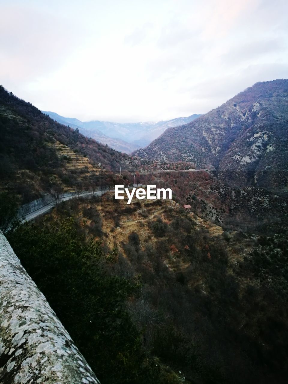 IDYLLIC SHOT OF LANDSCAPE AGAINST SKY