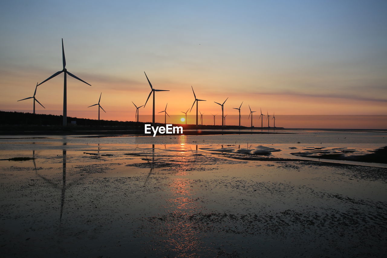 SCENIC VIEW OF SEA AGAINST SUNSET SKY