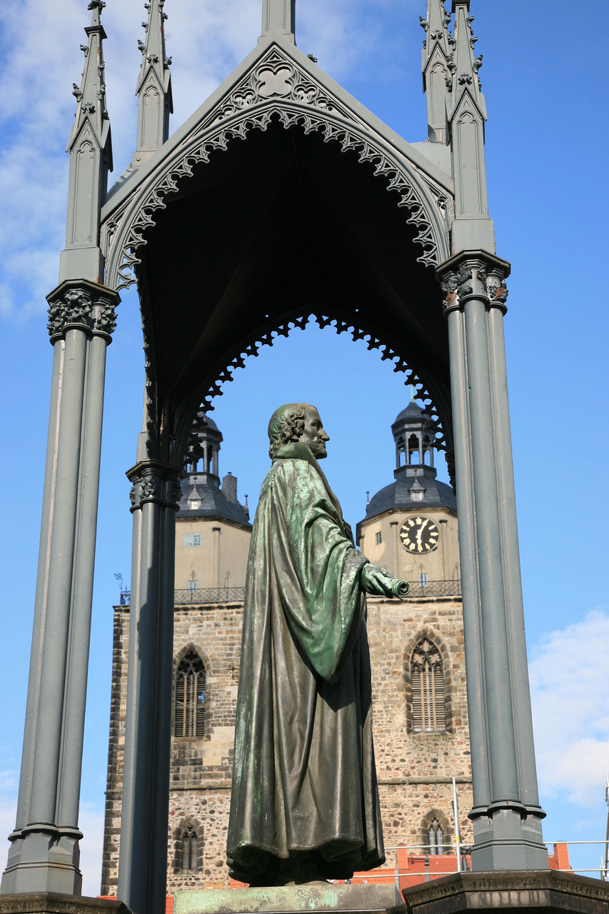 LOW ANGLE VIEW OF STATUE OF A TEMPLE