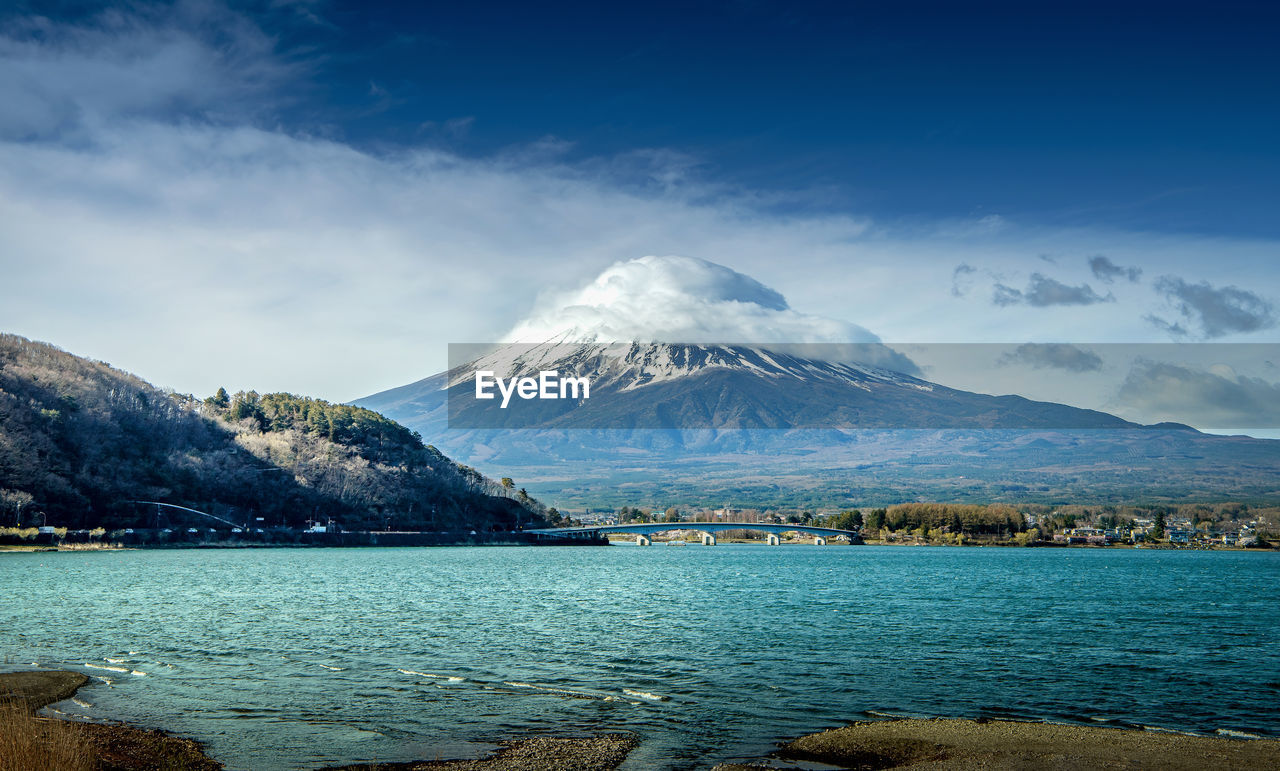 SCENIC VIEW OF SEA AND SNOWCAPPED MOUNTAIN AGAINST SKY