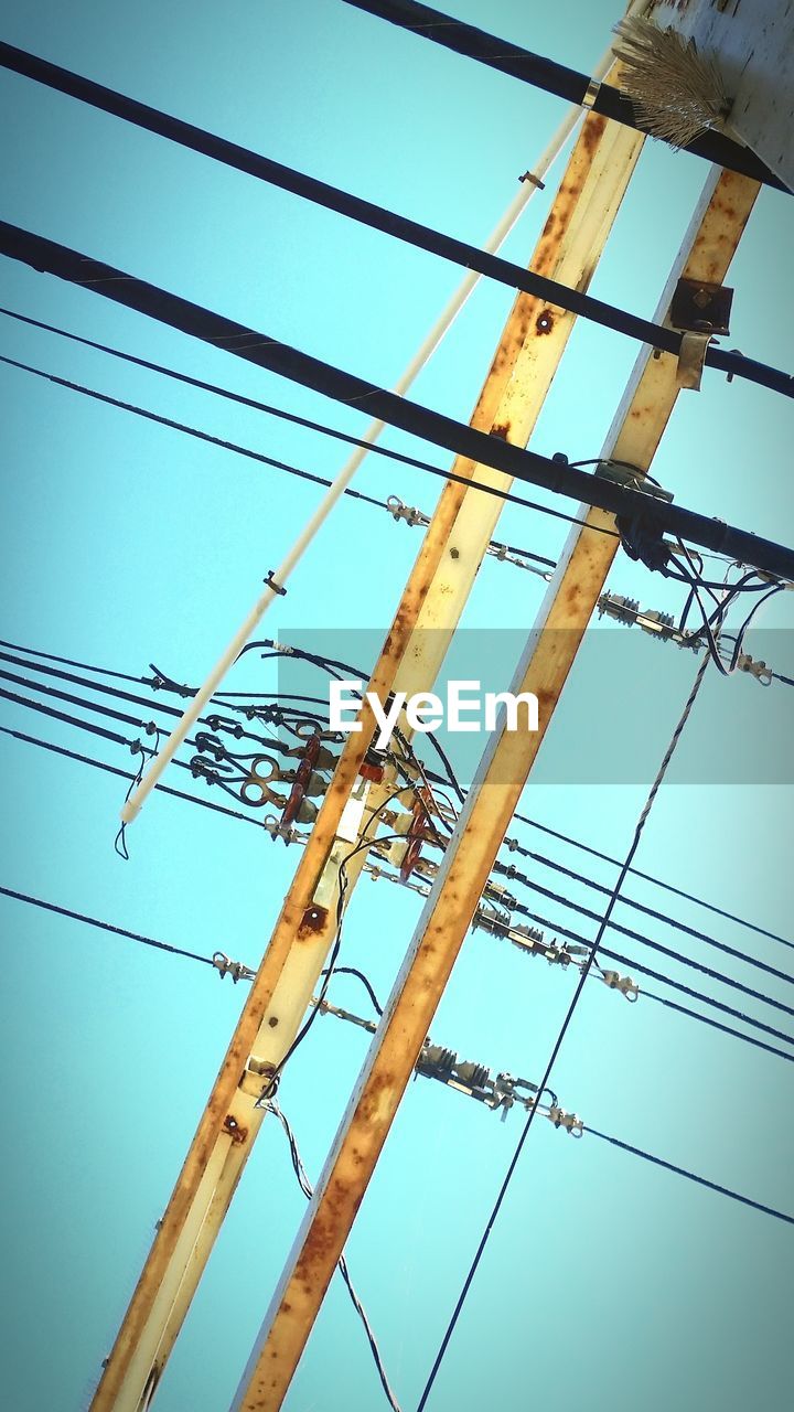 LOW ANGLE VIEW OF ELECTRICITY PYLON AGAINST SKY