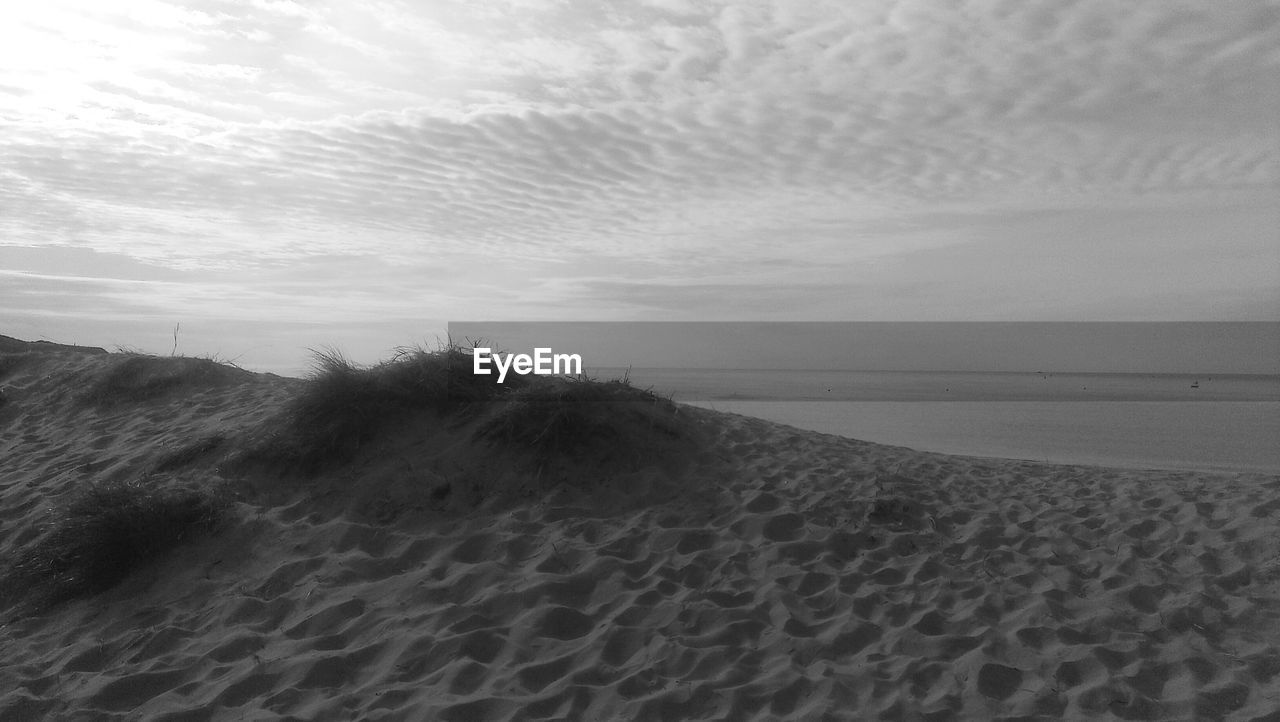PANORAMIC VIEW OF BEACH AGAINST SKY