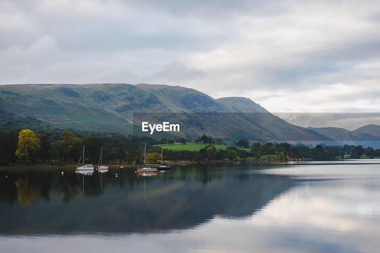SCENIC VIEW OF LAKE AND MOUNTAIN AGAINST SKY