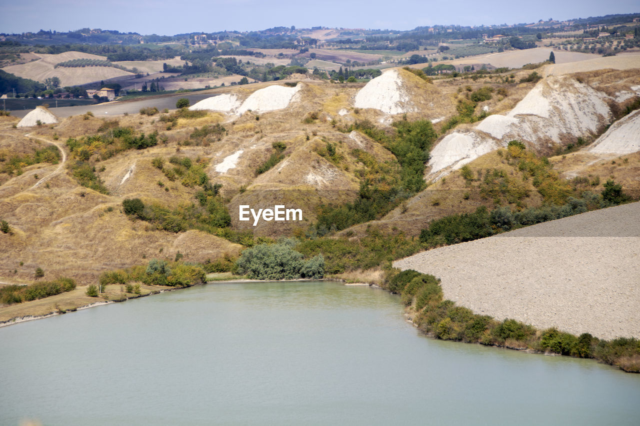 SCENIC VIEW OF RIVER PASSING THROUGH MOUNTAINS