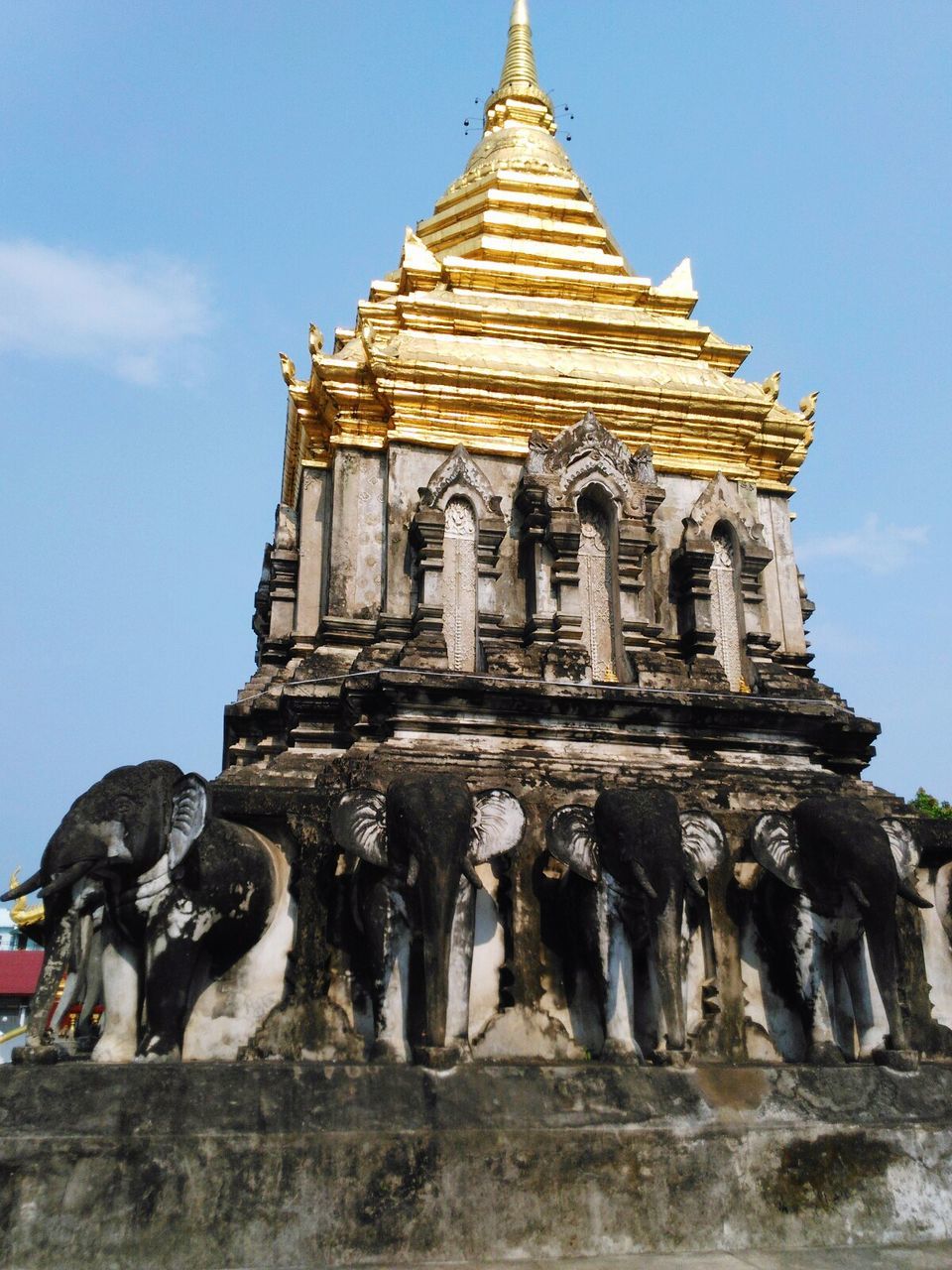 LOW ANGLE VIEW OF STATUE OF TEMPLE