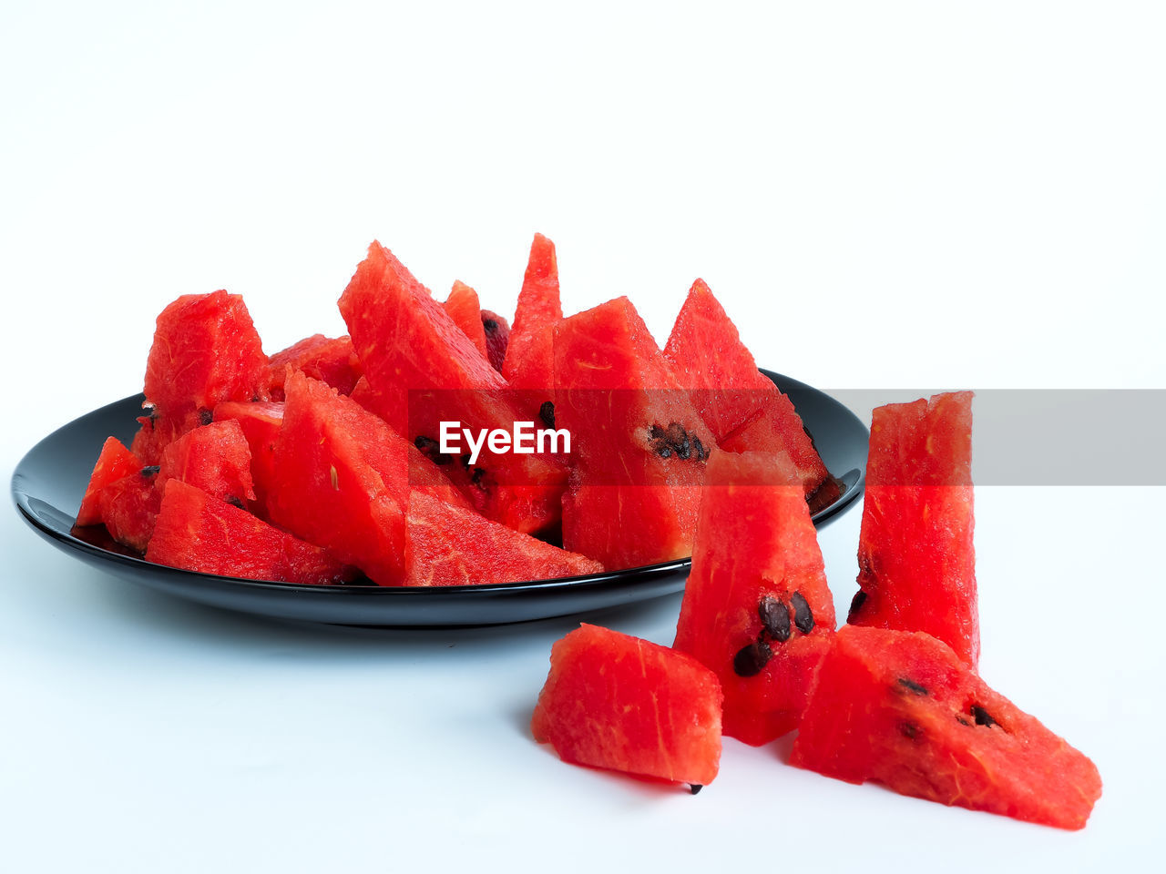 CLOSE-UP OF CHOPPED FRUITS IN PLATE