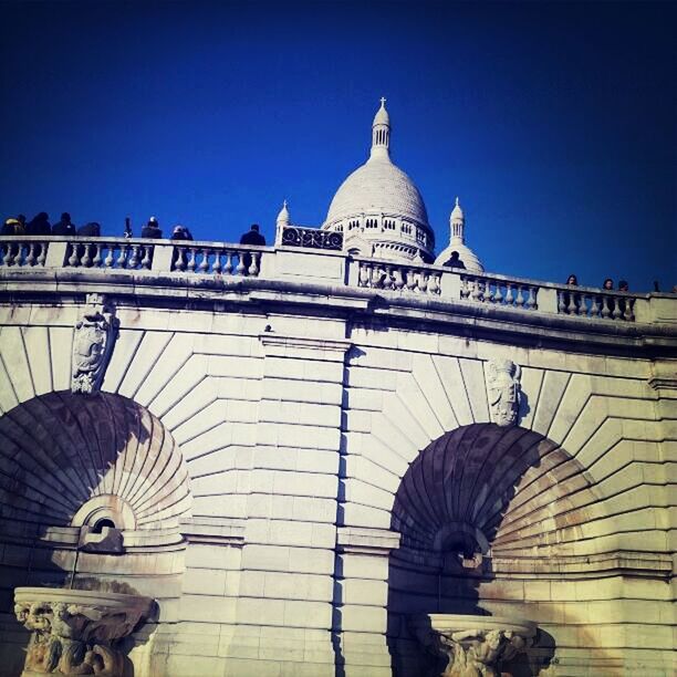 LOW ANGLE VIEW OF HISTORICAL BUILDING AGAINST CLEAR SKY