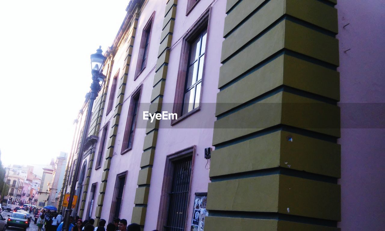 LOW ANGLE VIEW OF BUILDINGS IN CITY