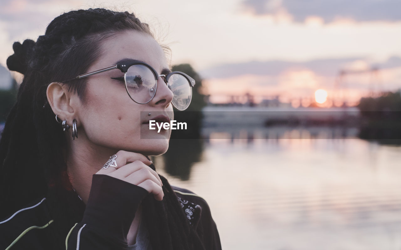 PORTRAIT OF BEAUTIFUL YOUNG WOMAN LOOKING AWAY