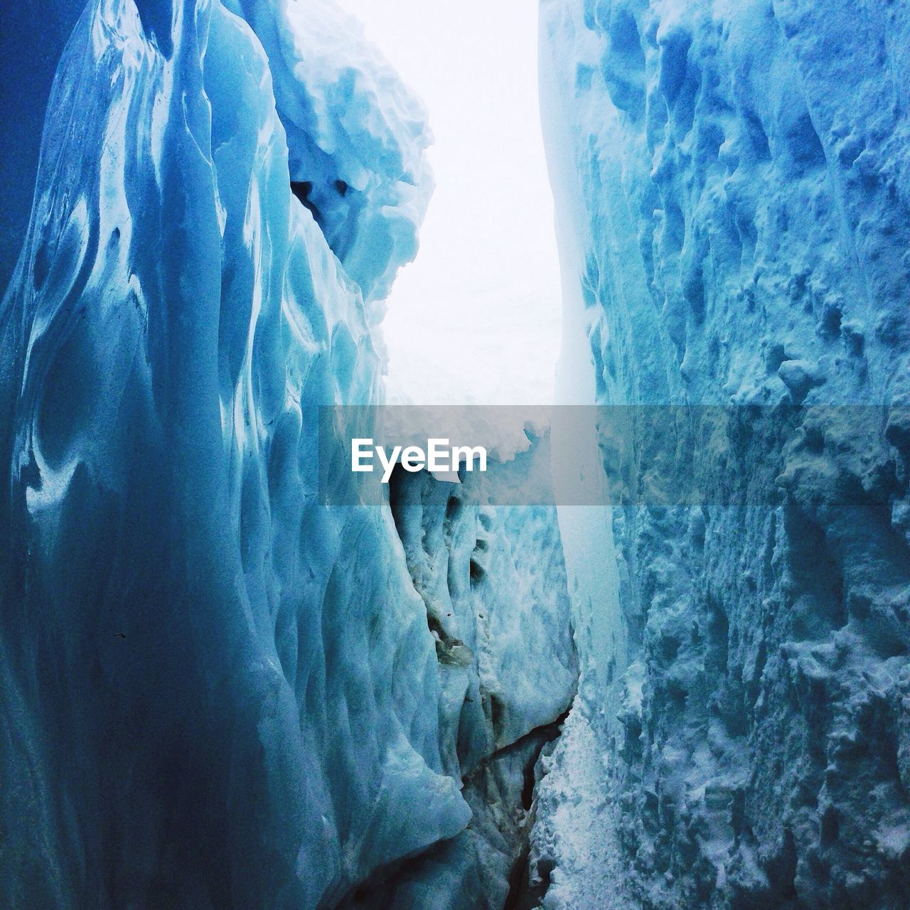 SCENIC VIEW OF SNOWCAPPED MOUNTAINS