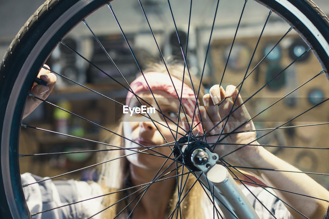 CLOSE-UP OF BICYCLE WHEEL WITH METAL