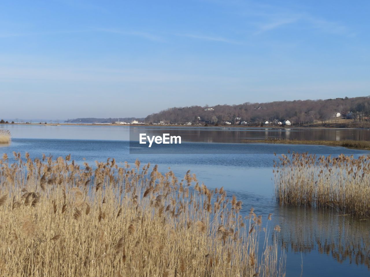 PANORAMIC VIEW OF LAKE AGAINST SKY