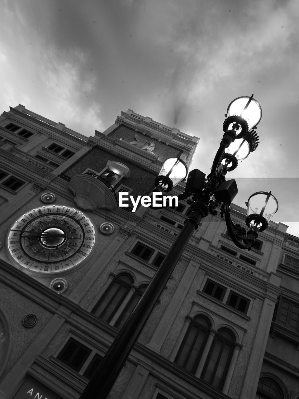 LOW ANGLE VIEW OF BUILDINGS AGAINST SKY