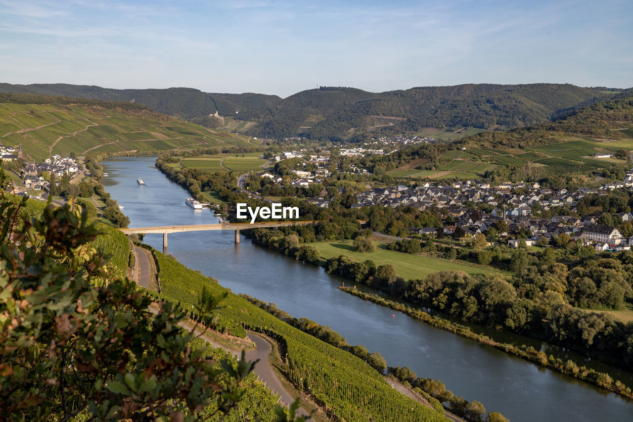 Panoramic view of the moselle valley with the wine village mülheim in the background