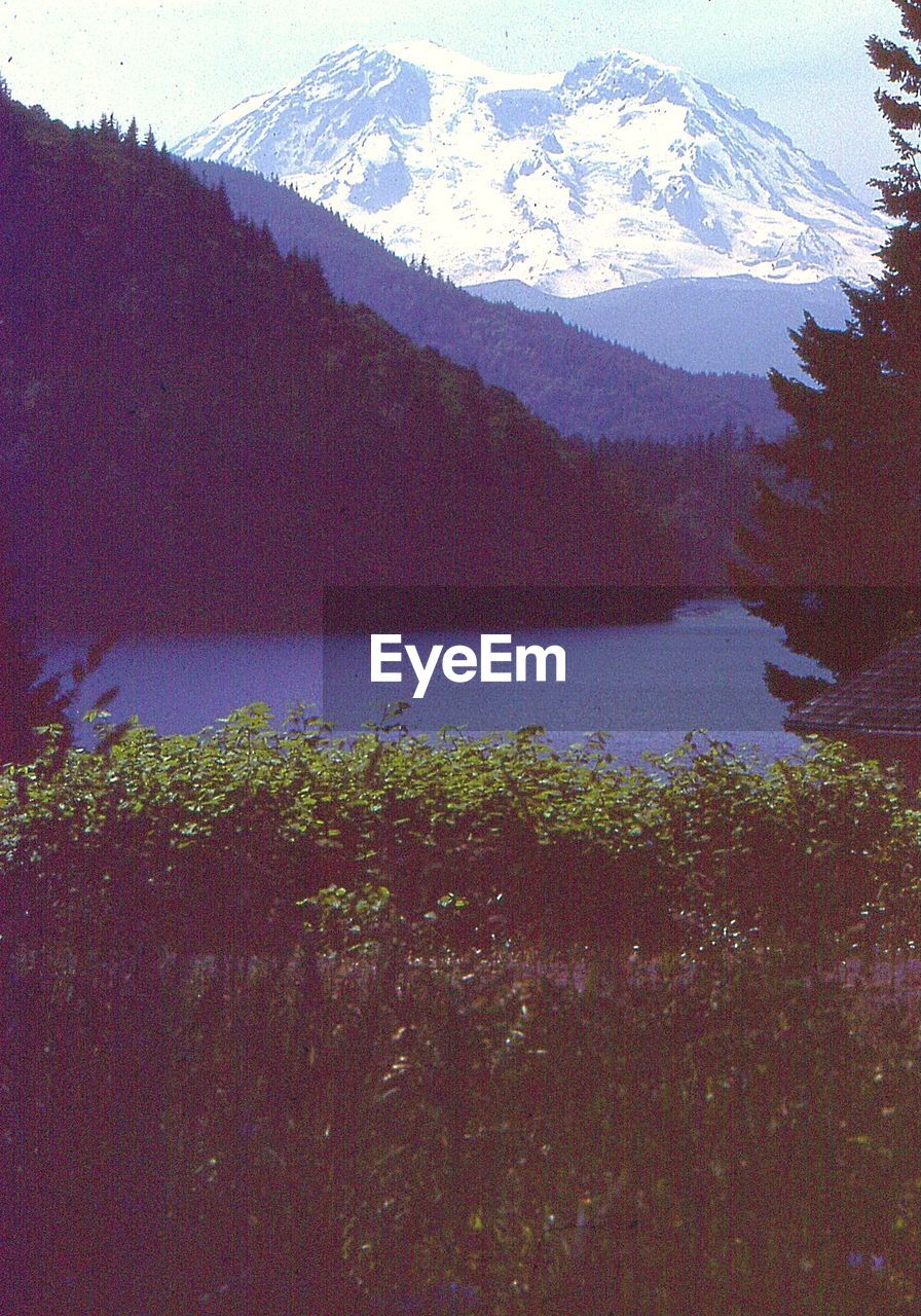 SCENIC VIEW OF LAKE BY MOUNTAINS AGAINST SKY