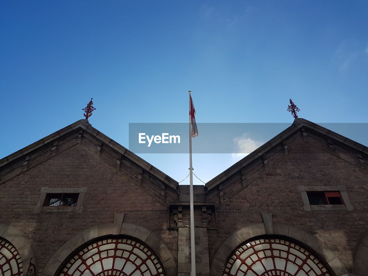 LOW ANGLE VIEW OF BUILDING WITH BLUE SKY