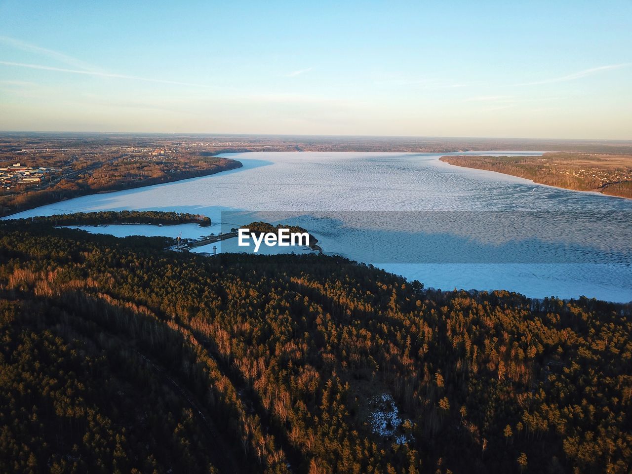 HIGH ANGLE VIEW OF SEA AGAINST SKY