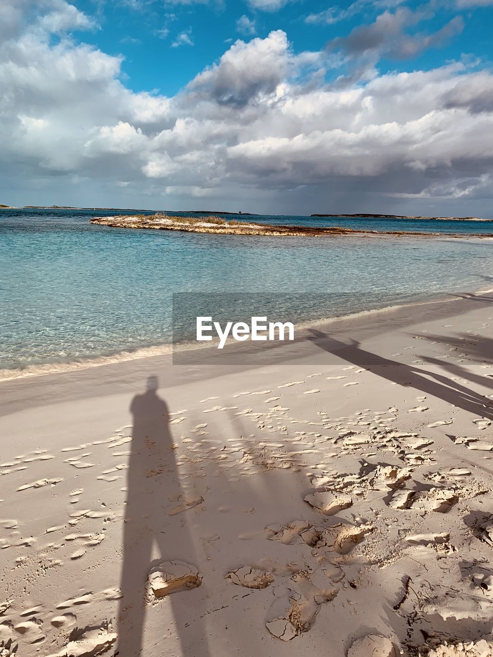 SCENIC VIEW OF SEA SHORE AGAINST SKY