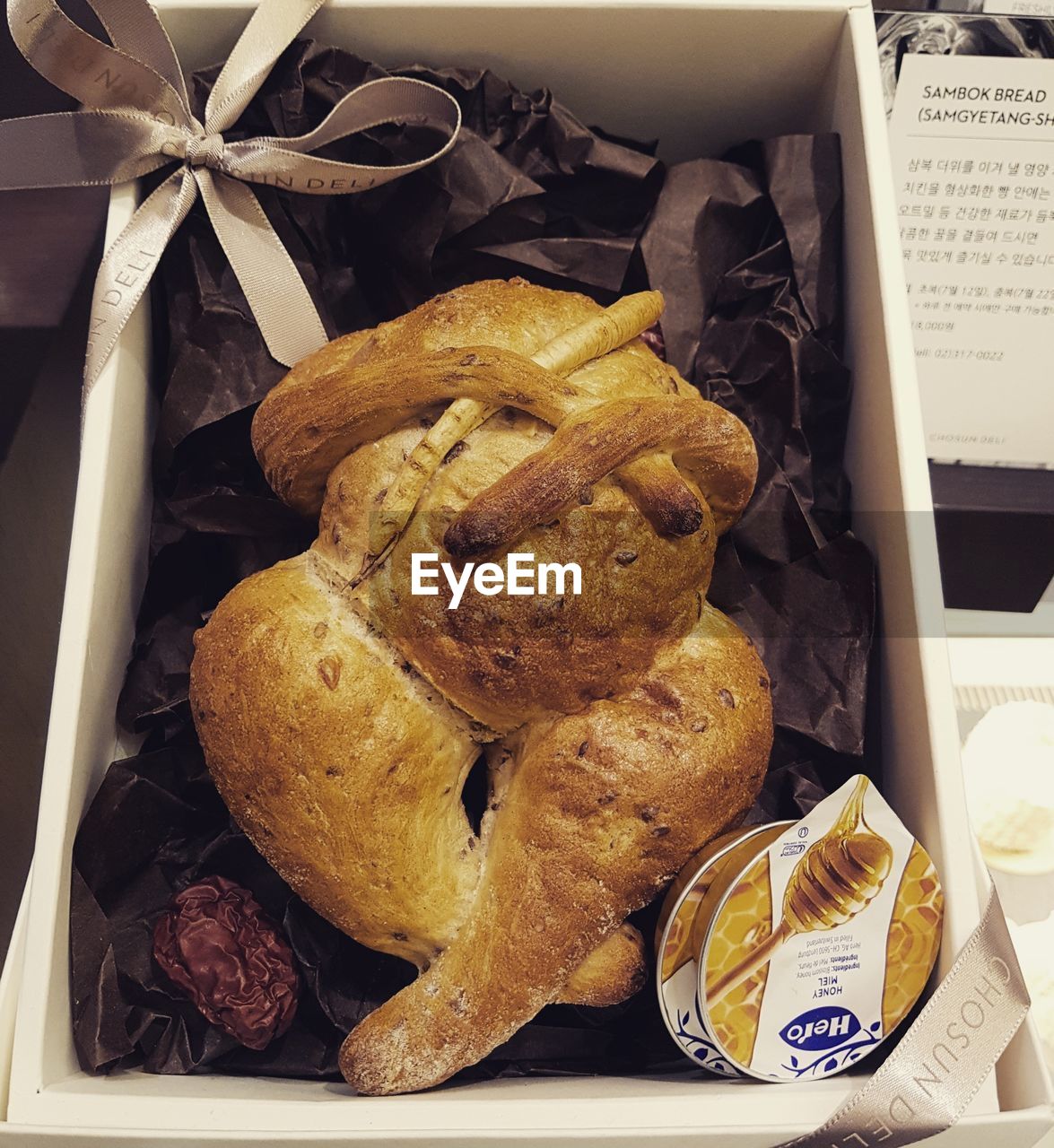 CLOSE-UP OF BREAD IN CONTAINER