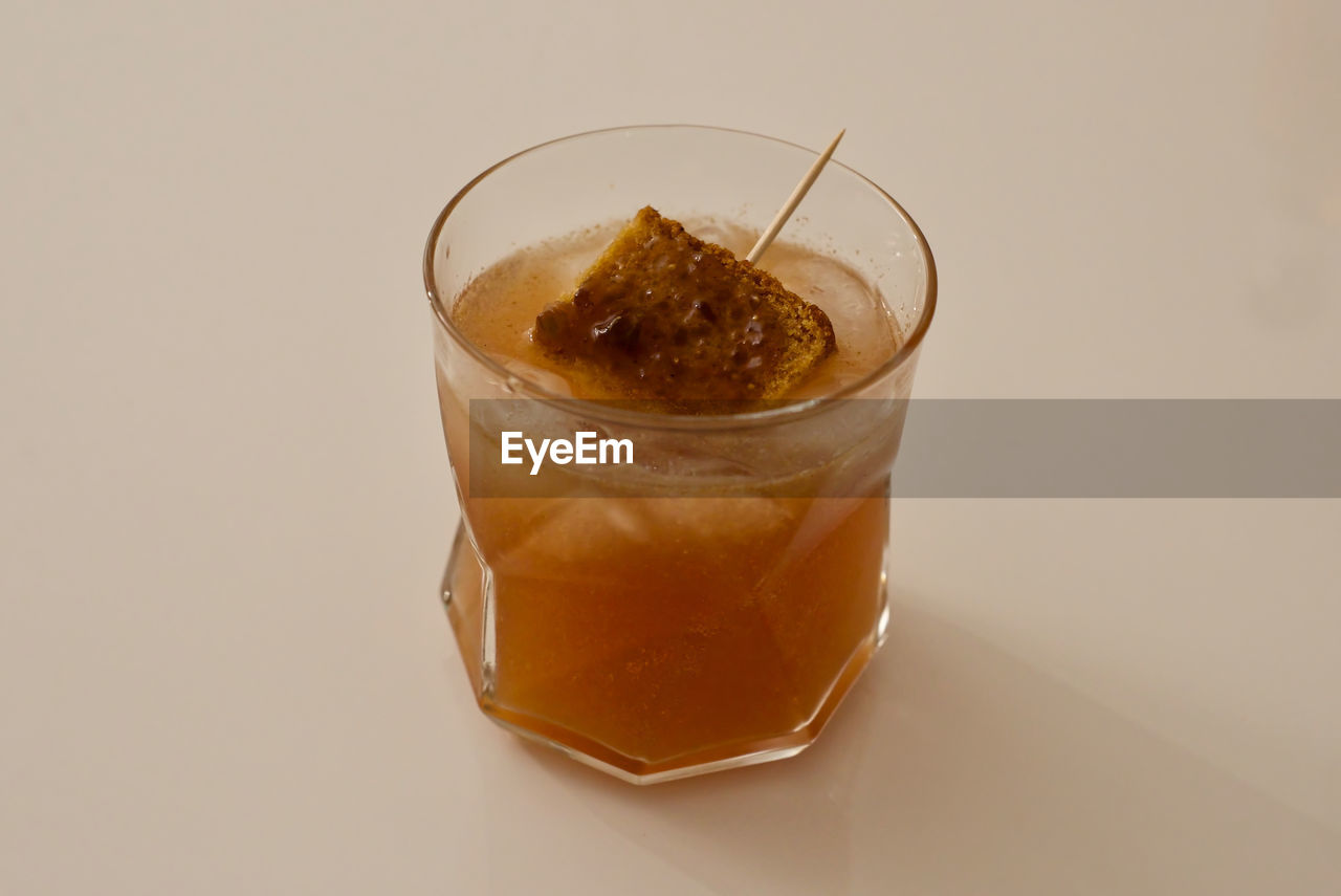 HIGH ANGLE VIEW OF DRINK ON WHITE BACKGROUND