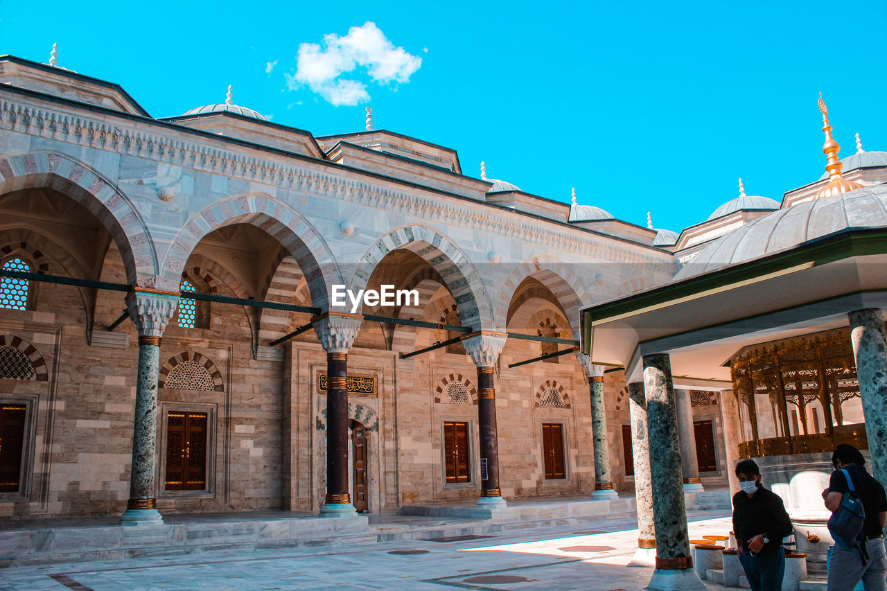 Suleymaniye mosque courtyard