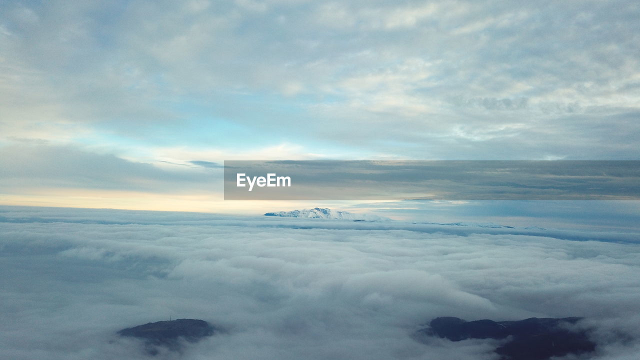 AERIAL VIEW OF CLOUDSCAPE AGAINST SKY