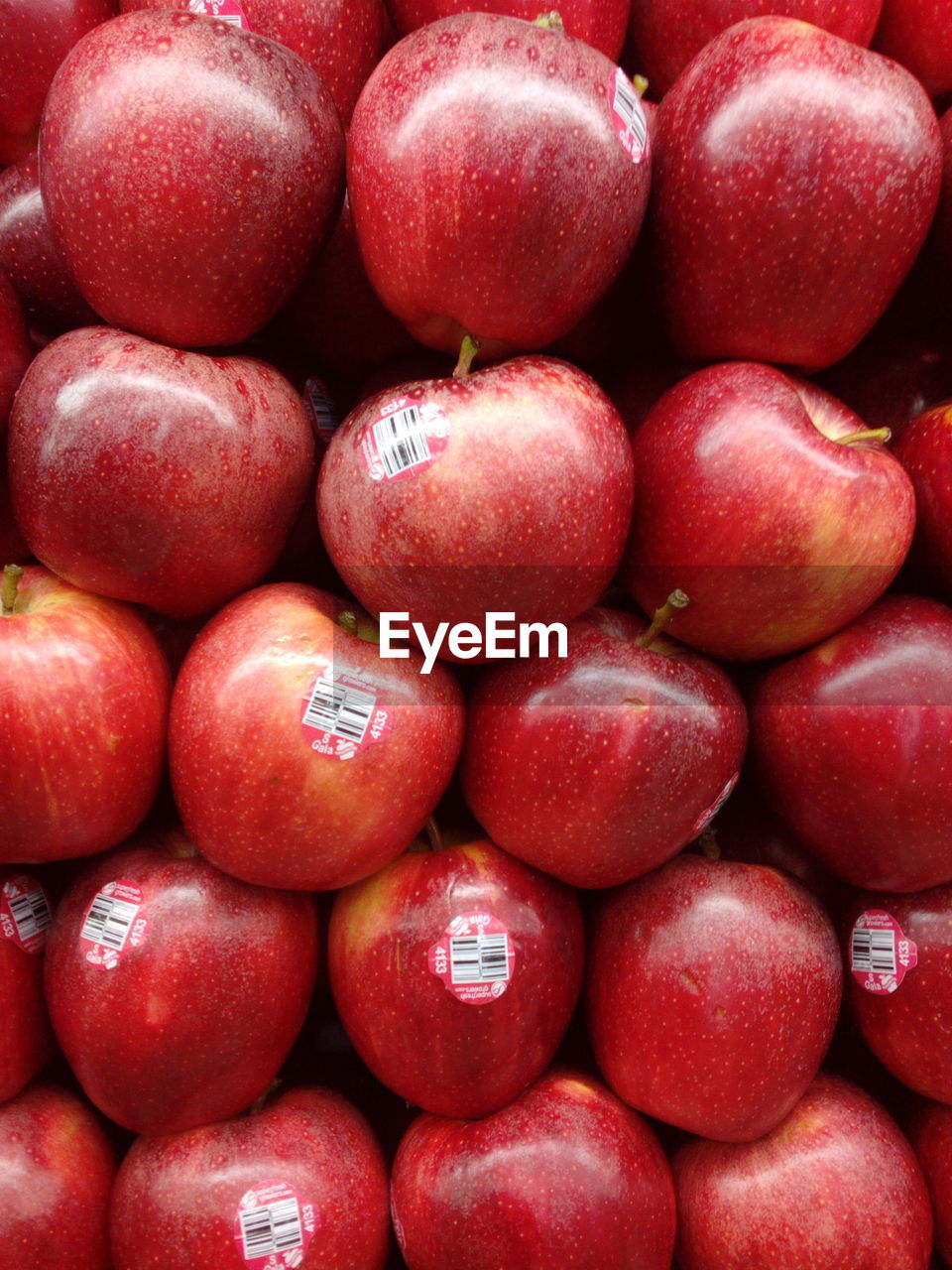 Full frame shot of fresh apples for sale at market stall