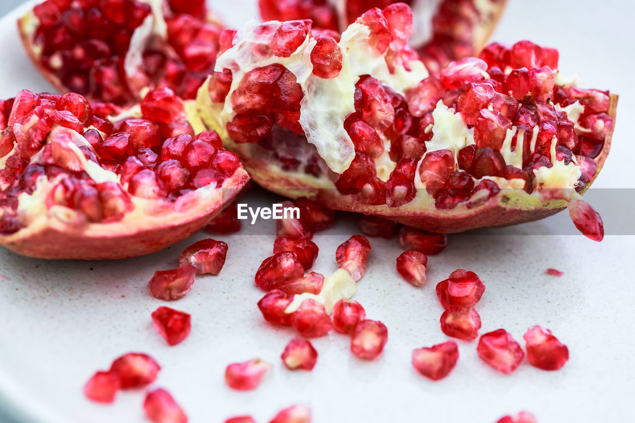 pomegranate, food and drink, food, healthy eating, fruit, plant, pomegranate seed, seed, red, wellbeing, freshness, produce, berries, berry, no people, cross section, antioxidant, studio shot, close-up, slice, indoors, cranberry, juicy, vitamin