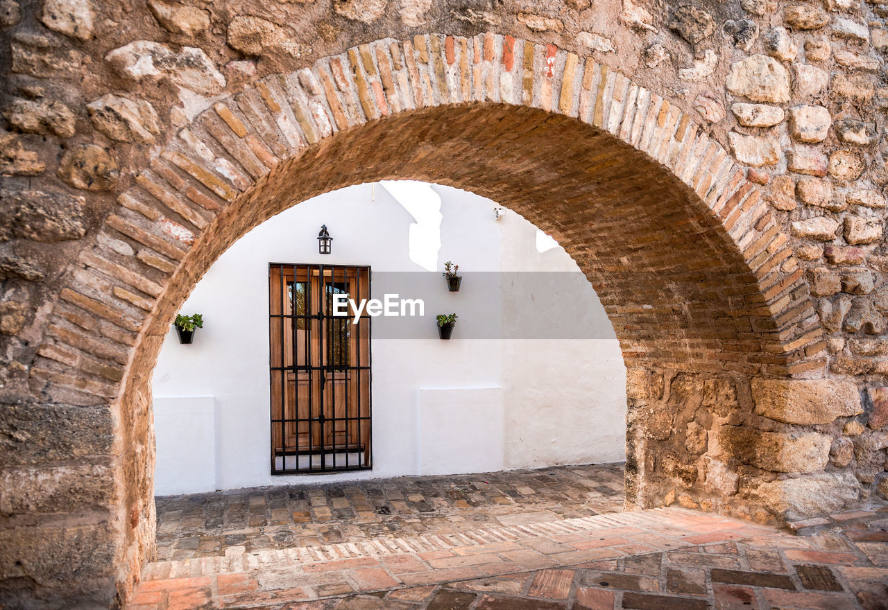 ARCHWAY ENTRANCE