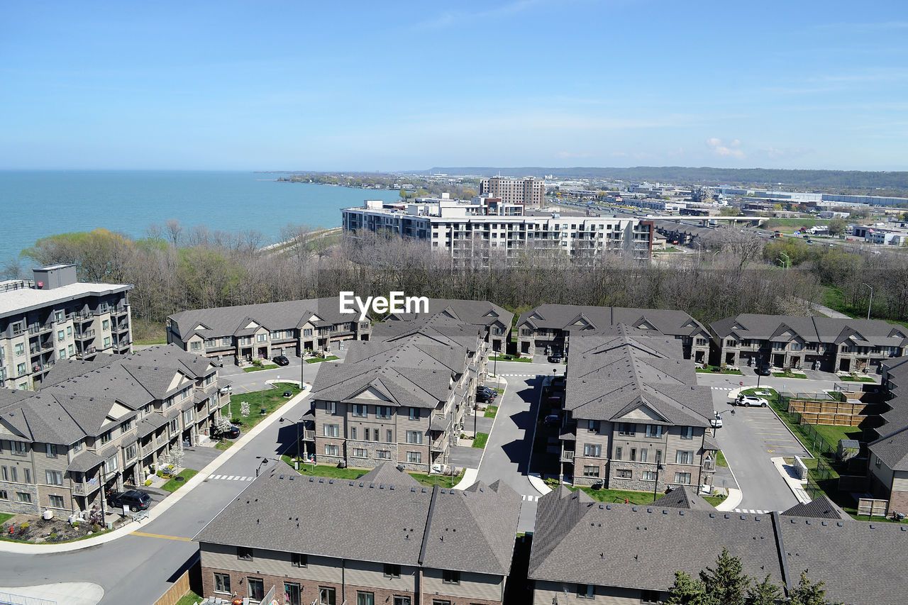 HIGH ANGLE VIEW OF BUILDINGS AGAINST SKY