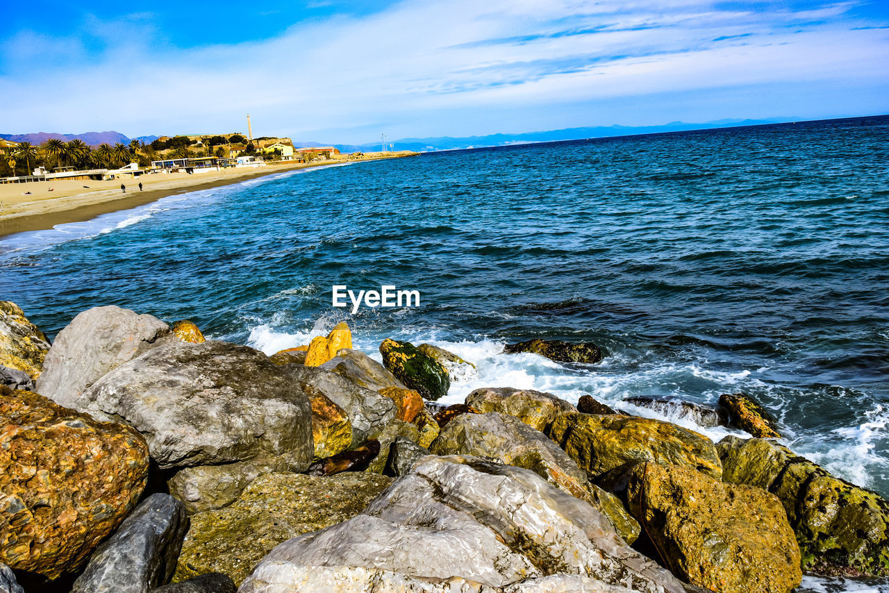 SCENIC VIEW OF SEA AGAINST ROCKS