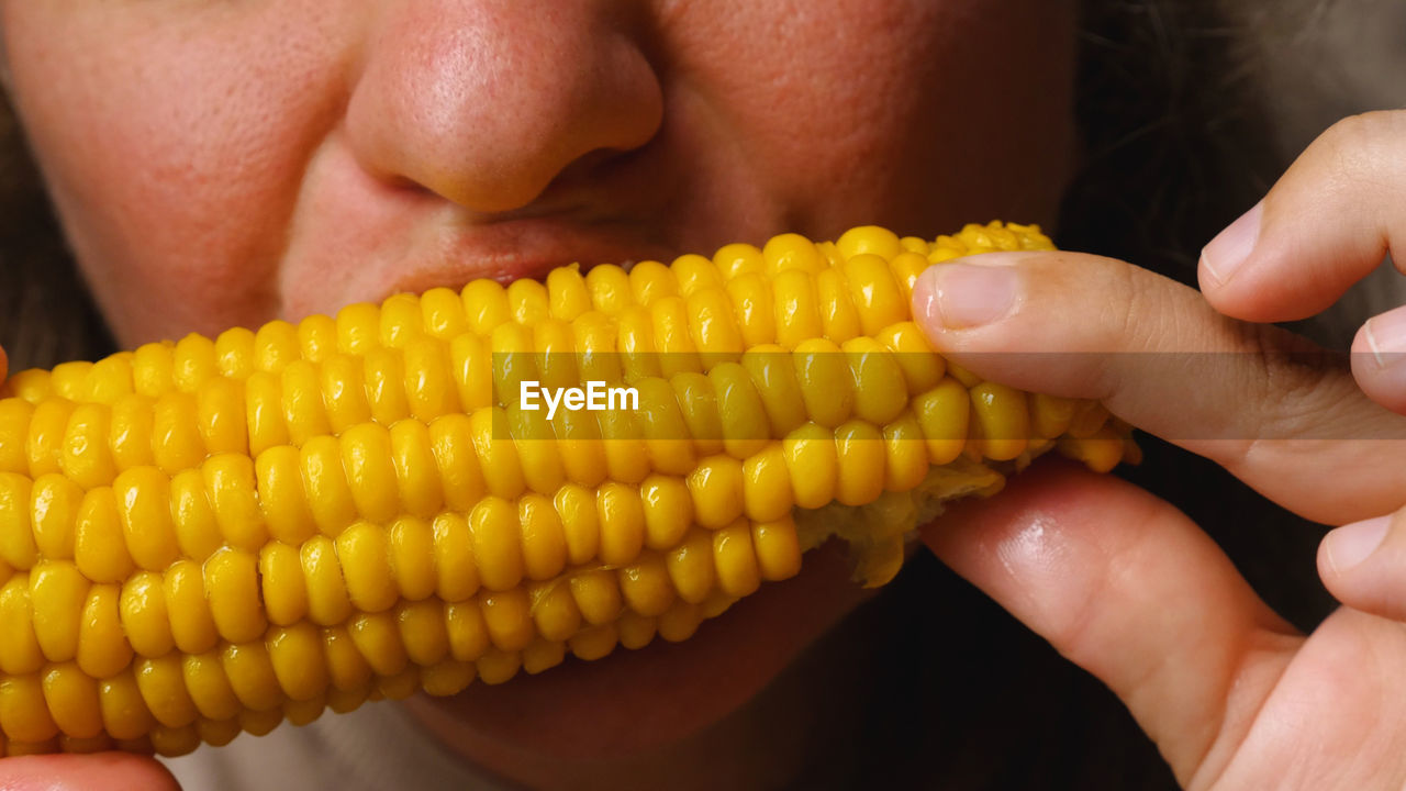 sweet corn, vegetable, corn kernels, corn, food, food and drink, vegetarian food, close-up, one person, crop, yellow, agriculture, hand, adult, healthy eating, dish, holding, wellbeing, produce, freshness, food grain, cereal plant, men, indoors, nature, eating