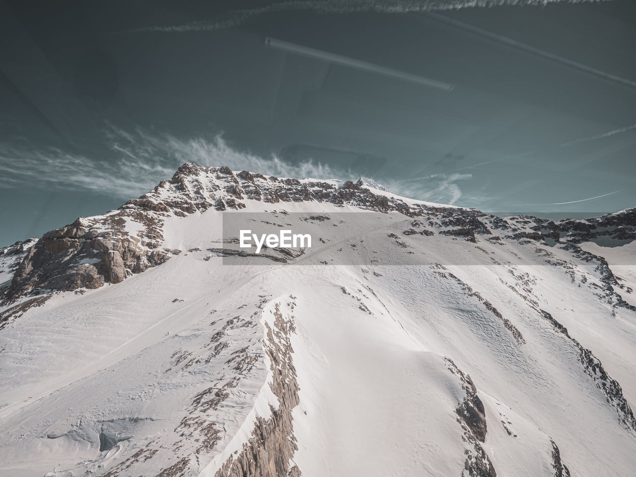 Snow covered winter alpine scenery. snow and ice on the high glacier ridges of the swiss alps. 