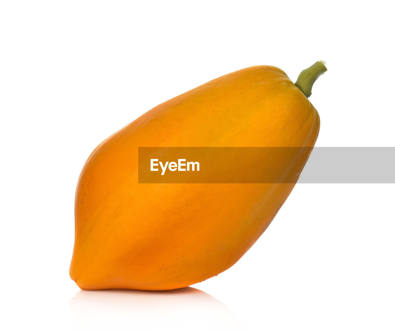 CLOSE-UP OF ORANGE SLICES AGAINST WHITE BACKGROUND