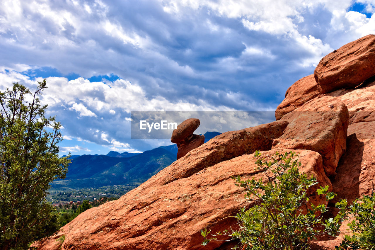 LOW ANGLE VIEW OF MOUNTAINS AGAINST SKY