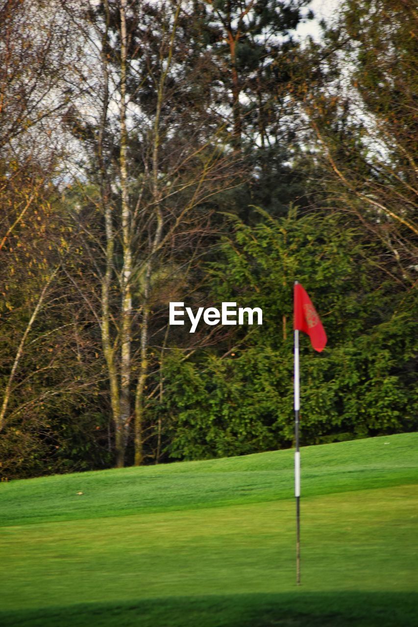 RED FLAG ON GOLF COURSE