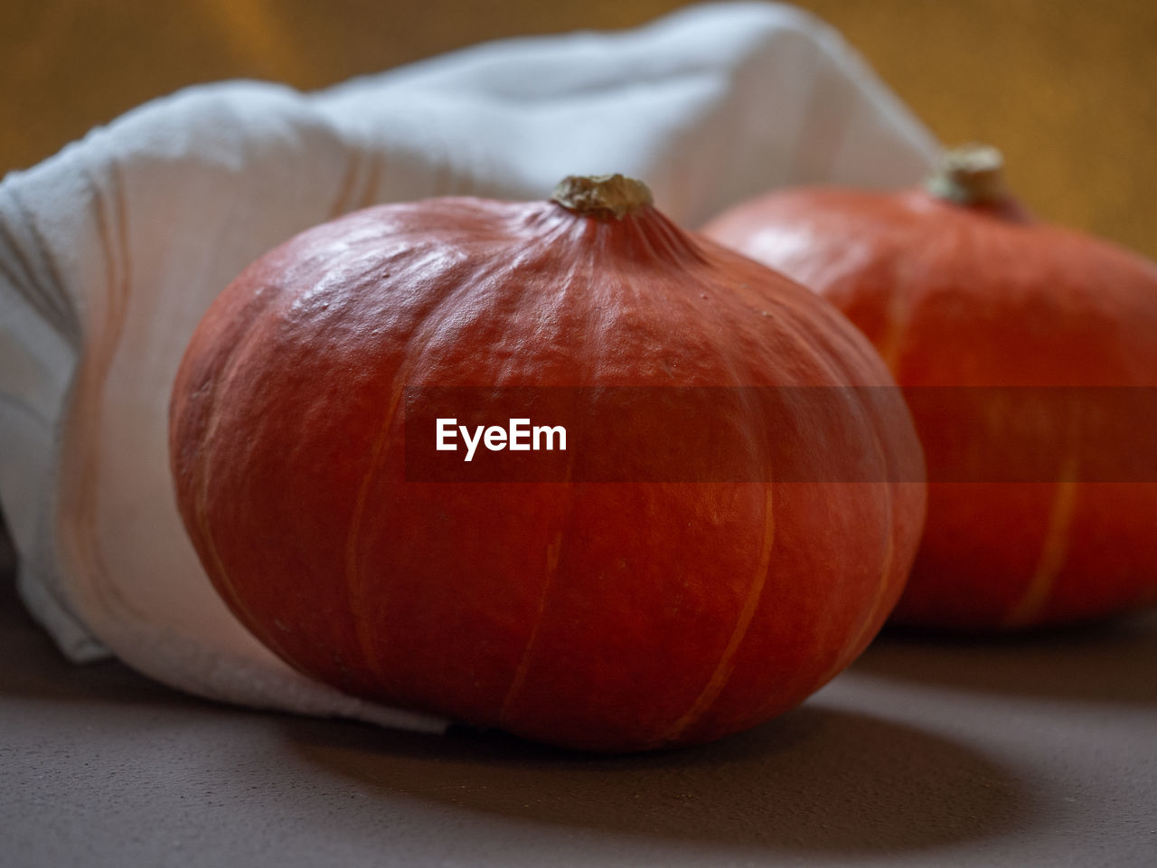 CLOSE-UP OF PUMPKIN IN PLATE