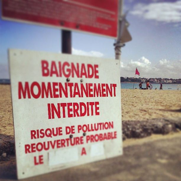 WARNING SIGN ON BEACH